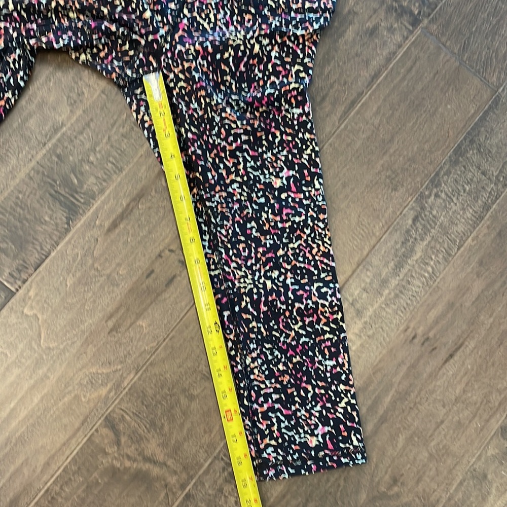 Lucy Multi-Color Capris, Size Small, Euc - image 4